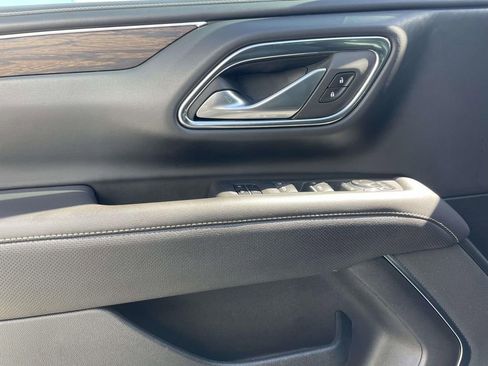 Used 2023 Chevrolet Suburban Premier image 17