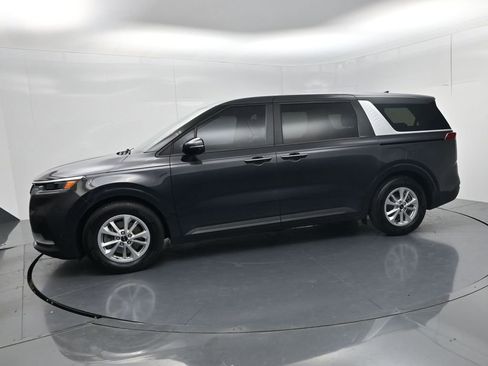 Used 2022 Kia Carnival LX FWD image 4