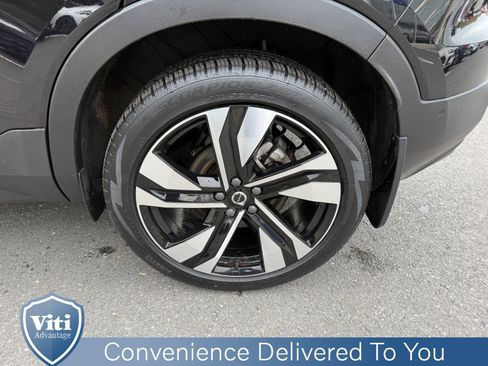 Certified 2024 Volvo XC40 B5 Plus w/ Protection Package Premier AWD/4WD image 13