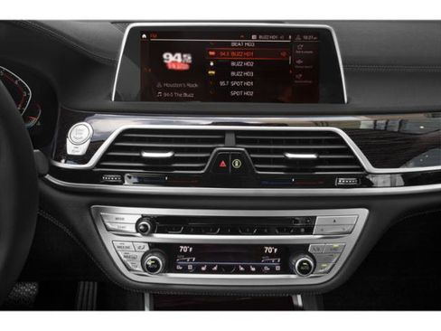 Used 2022 BMW 740i w/ M Sport Package RWD image 13