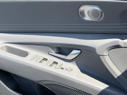 New 2026 Hyundai Elantra SEL Sport FWD image 17