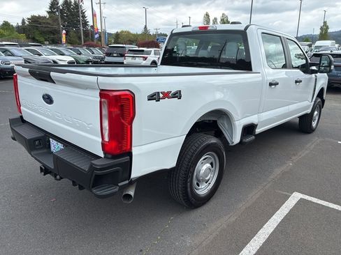 Used 2024 Ford F350 4x4 Crew Cab Super Duty image 8