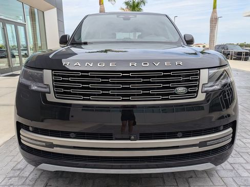 Certified 2025 Land Rover Range Rover SE AWD/4WD image 3