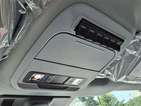 New 2025 Ford F550 4x4 Regular Cab Super Duty image 15