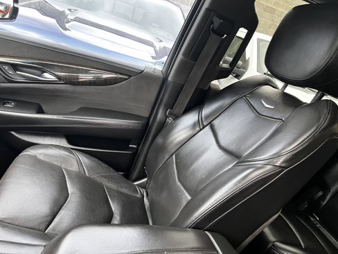 Used 2019 Cadillac Escalade ESV Platinum RWD image 40