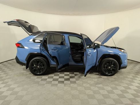 Used 2024 Toyota RAV4 XSE AWD/4WD image 9