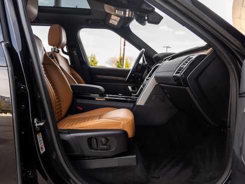 Used 2020 Land Rover Discovery HSE image 37