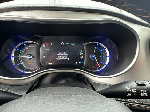 Used 2024 Chrysler Pacifica Pinnacle image 31