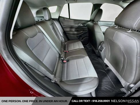 Used 2025 Chevrolet Trax LT w/ Driver Confidence Package FWD image 26