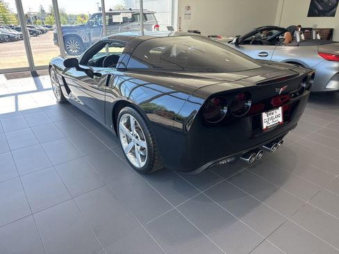 Used 2008 Chevrolet Corvette Coupe w/ Z51 Performance Package RWD image 2