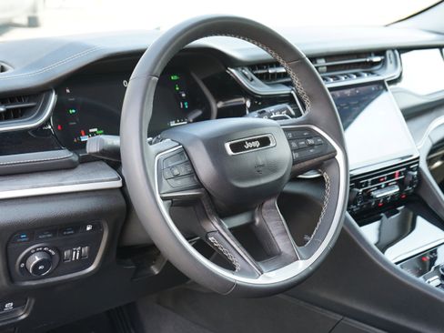 Used 2023 Jeep Grand Cherokee 4WD 4xe image 31