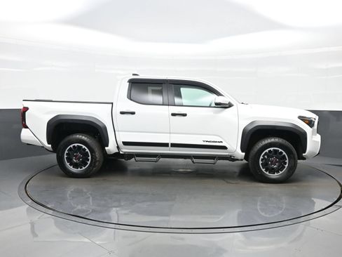 Used 2024 Toyota Tacoma TRD Off-Road w/ TRD Off Road Upgrade Package AWD/4WD image 7