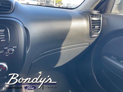 Used 2017 Kia Soul image 8