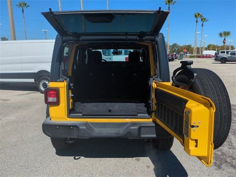 Used 2018 Jeep Wrangler Unlimited Sport S image 13