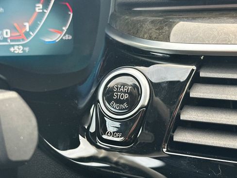 Used 2022 BMW M550i xDrive M550i xDrive w/ Dynamic Handling Package image 25