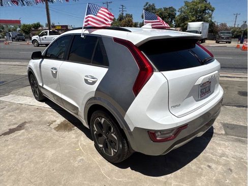 Used 2023 Kia Niro Wave FWD image 5