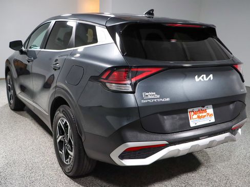 Used 2024 Kia Sportage LX AWD/4WD image 9