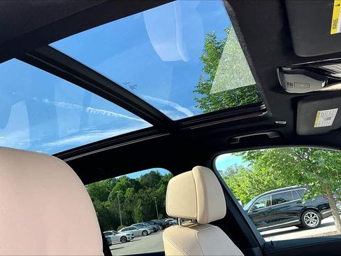 Used 2022 BMW X5 xDrive45e w/ M Sport Package AWD/4WD image 13