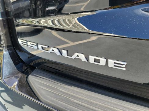 Used 2022 Cadillac Escalade Premium Luxury AWD/4WD image 9