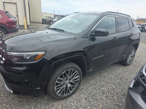 Used 2023 Jeep Compass Limited w/ Elite Group AWD/4WD image 2