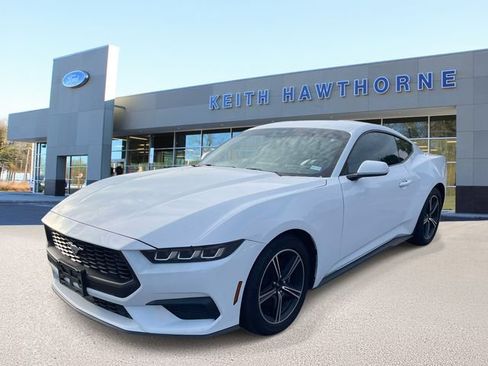 Used 2025 Ford Mustang Coupe RWD image 3