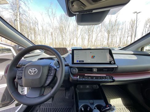 Used 2026 Toyota Prius Plug-In Hybrid FWD image 21