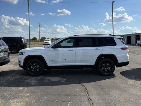 New 2025 Jeep Grand Cherokee L Limited w/ Black Appearance Package image 17