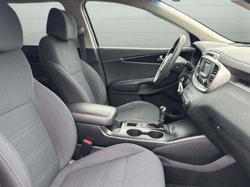 Used 2017 Kia Sorento FWD image 22