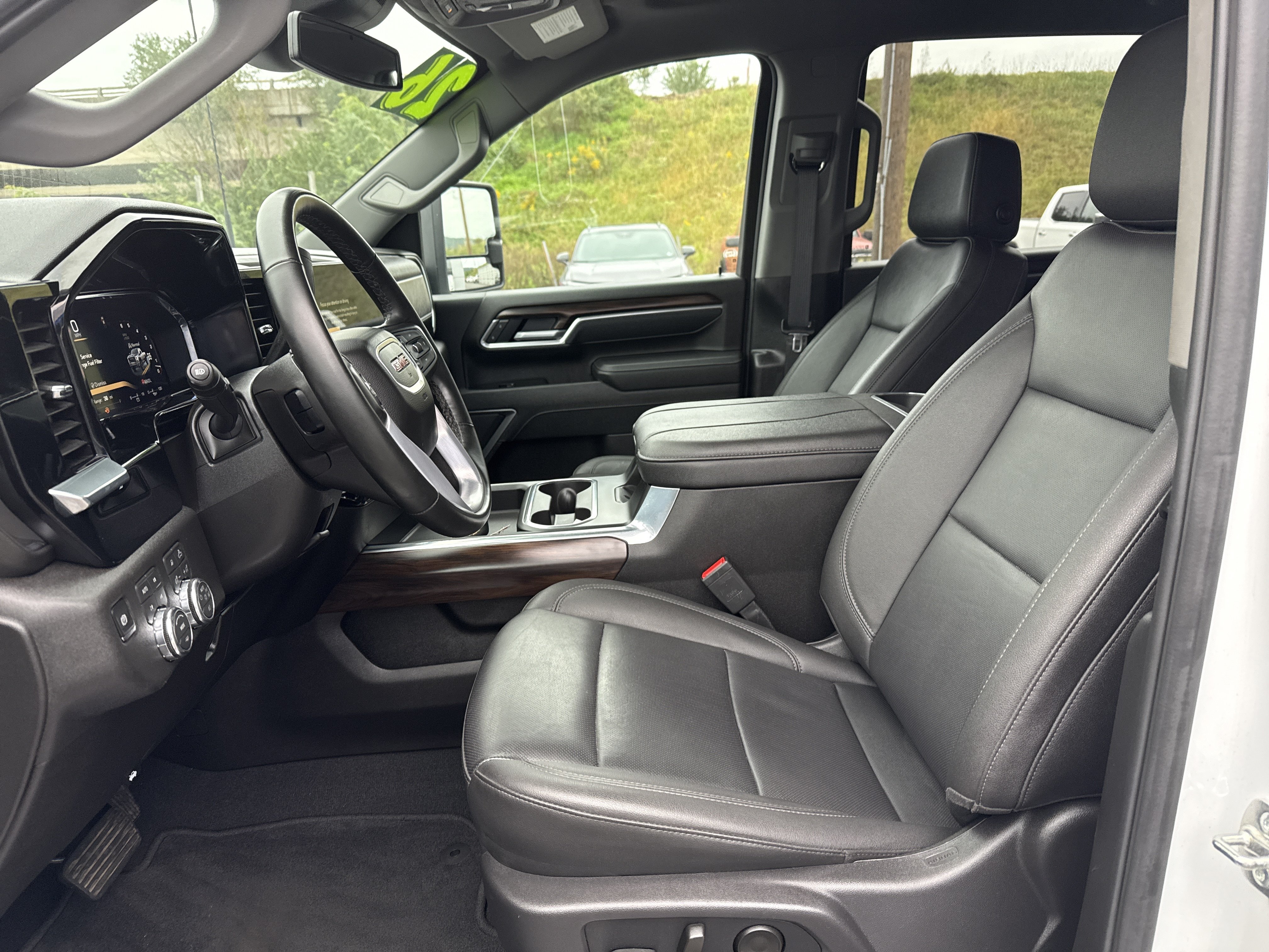Used 2026 GMC Sierra 2500 SLT w/ SLT Convenience Package AWD/4WD image 12