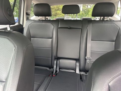Used 2020 Volkswagen Tiguan SE FWD image 26