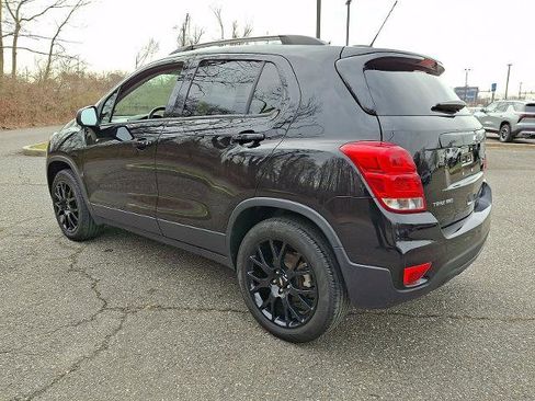 Used 2022 Chevrolet Trax LT w/ Midnight Edition image 4