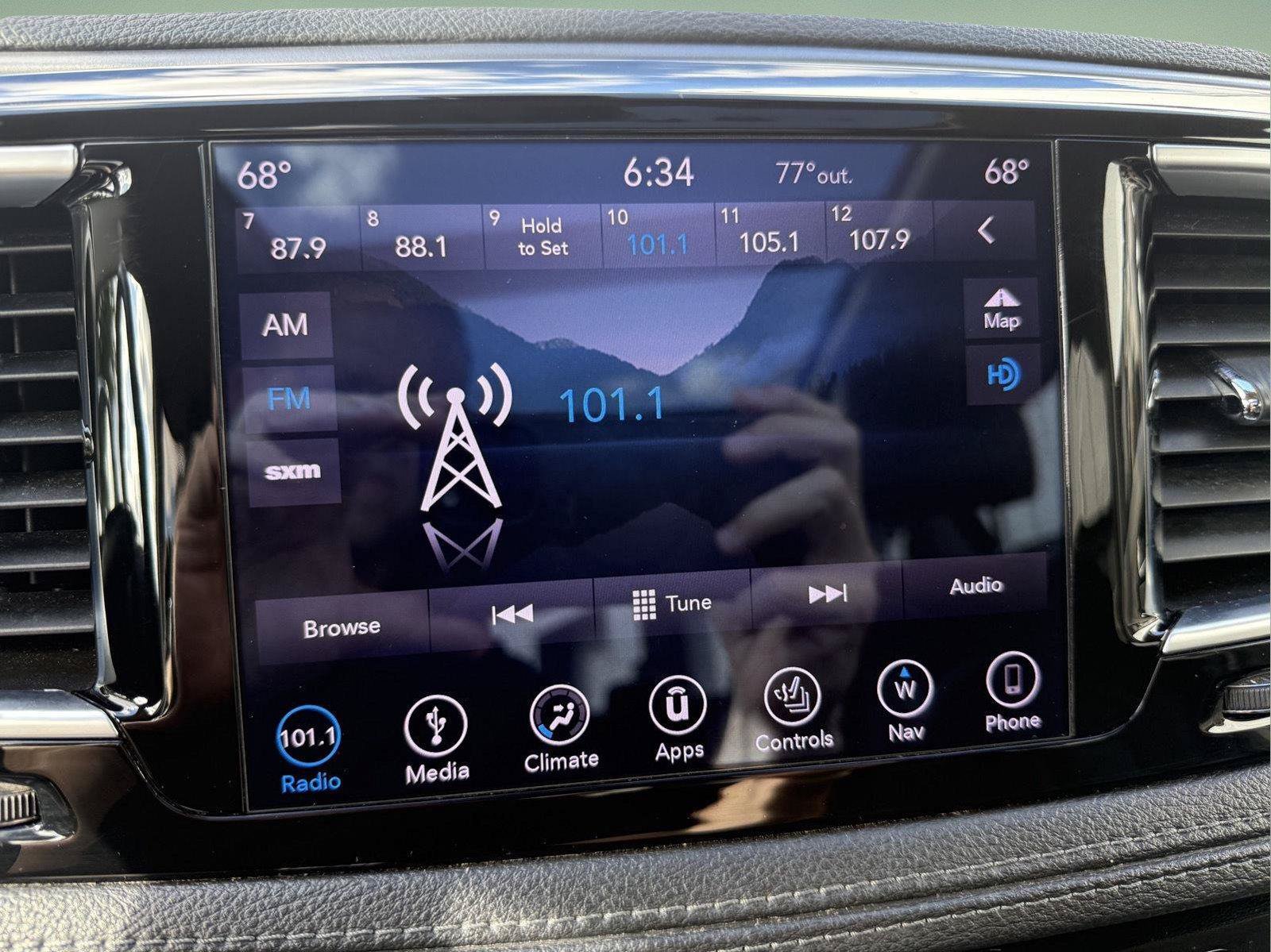 Used 2019 Chrysler Pacifica Limited FWD image 13