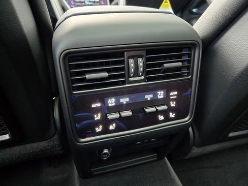 Used 2026 Porsche Cayenne image 19
