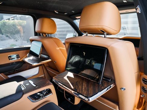 Used 2025 Rolls-Royce Cullinan image 48