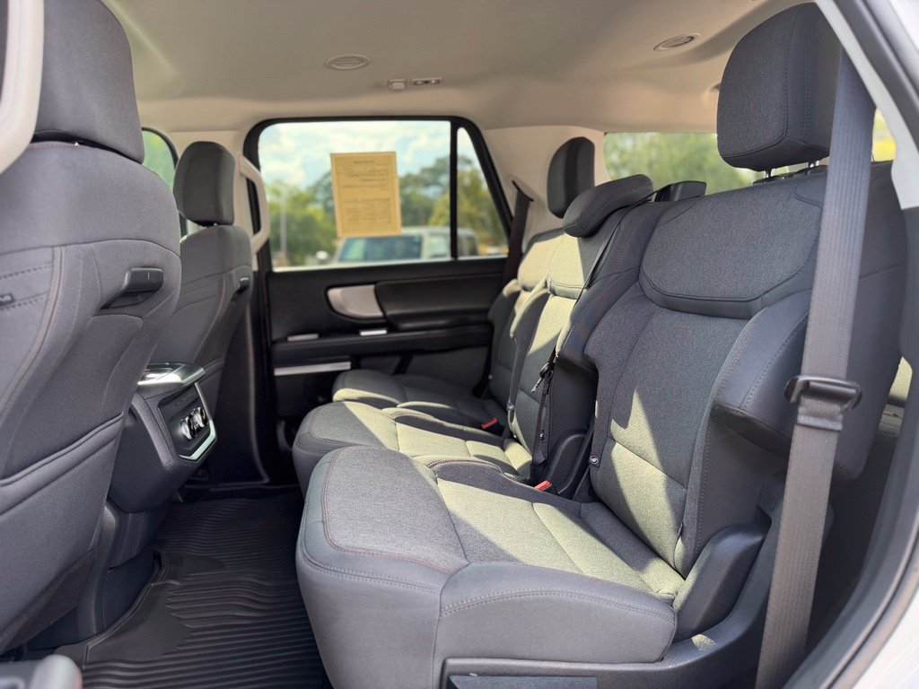 Used 2025 Ford Expedition Active RWD image 15