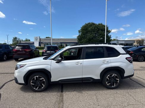 Used 2025 Subaru Forester Limited AWD/4WD image 12