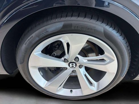 Used 2024 Bentley Bentayga Extended Wheelbase image 58