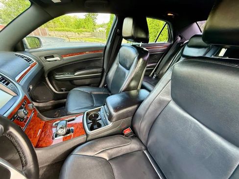 Used 2013 Chrysler 300 AWD w/ Driver Convenience Group image 10