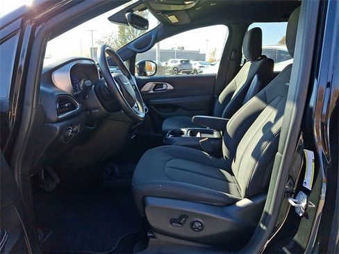 Used 2019 Chrysler Pacifica Touring Plus w/ S Appearance Package image 14