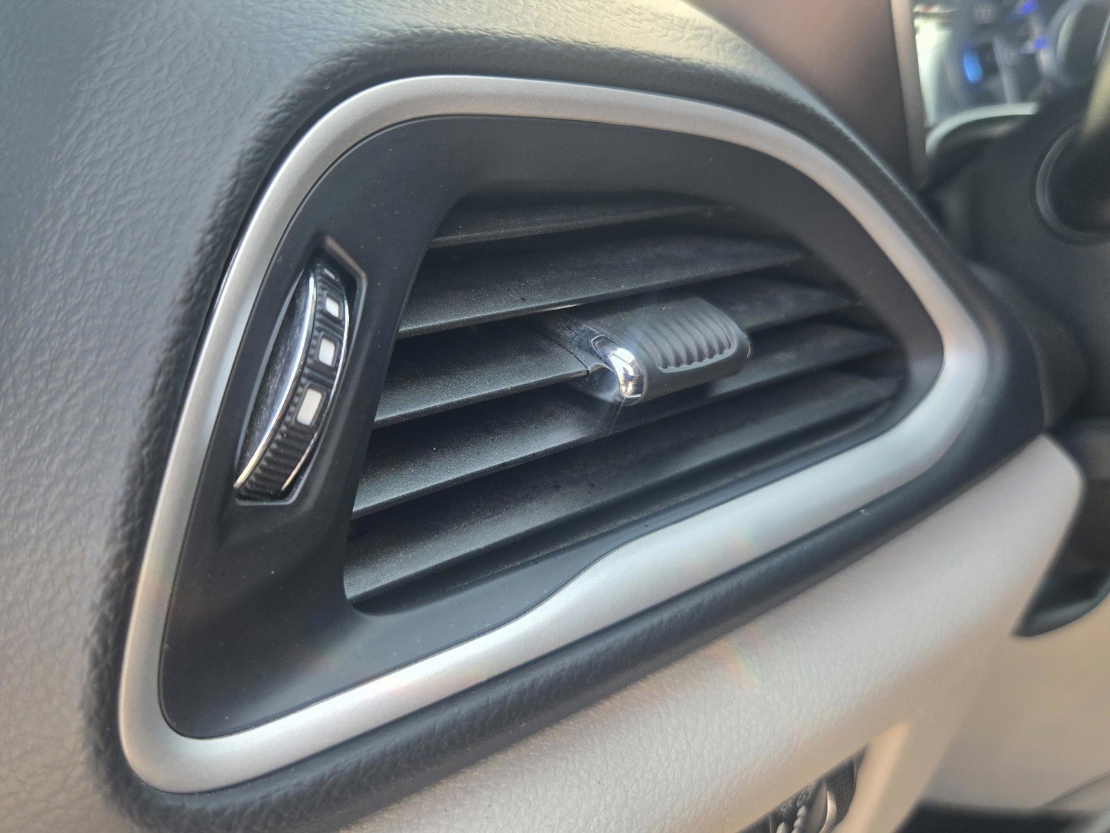 Used 2023 Chrysler Voyager LX FWD image 11