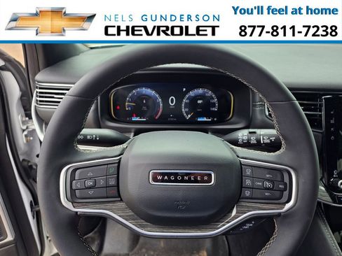 Used 2022 Jeep Wagoneer Series II AWD/4WD image 17