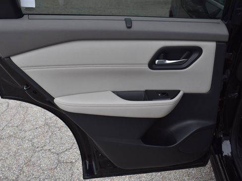 Used 2023 Nissan Rogue SV w/ SV Premium B Package FWD image 45