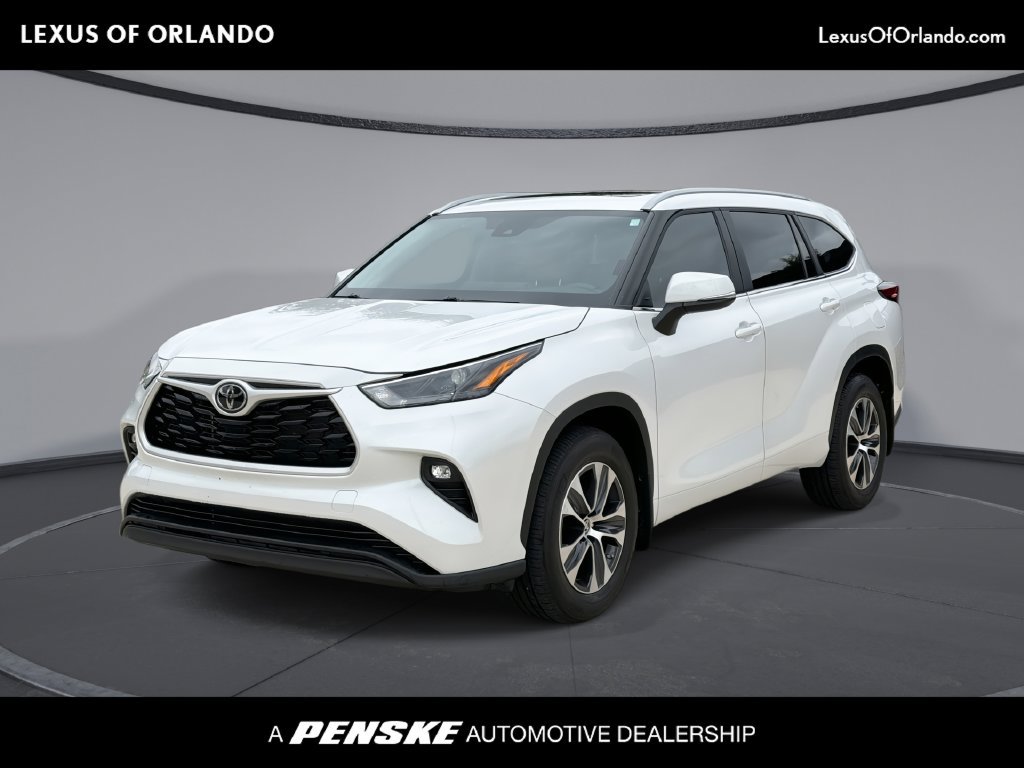 Used 2023 Toyota Highlander XLE FWD image 1