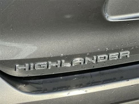 Used 2023 Toyota Highlander XLE image 28