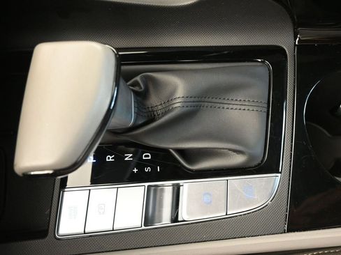 Used 2024 Hyundai Elantra SEL w/ Convenience Package image 34