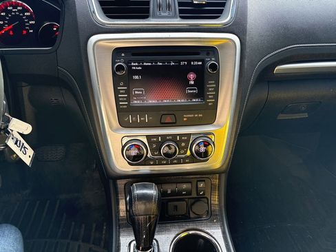 Used 2015 GMC Acadia SLT image 32