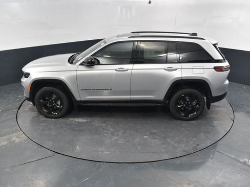 New 2025 Jeep Grand Cherokee Altitude w/ MOPAR Finishing Package AWD/4WD image 43