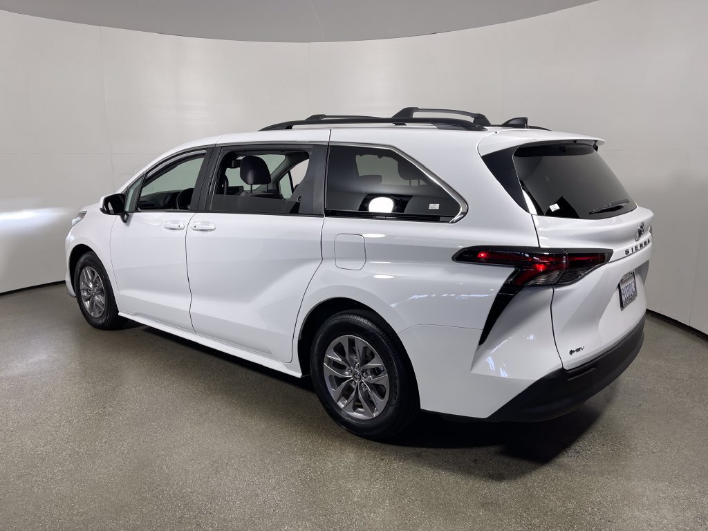 Certified 2026 Toyota Sienna LE FWD image 5