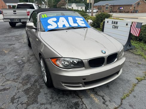 Used 2011 BMW 128i Convertible RWD image 3