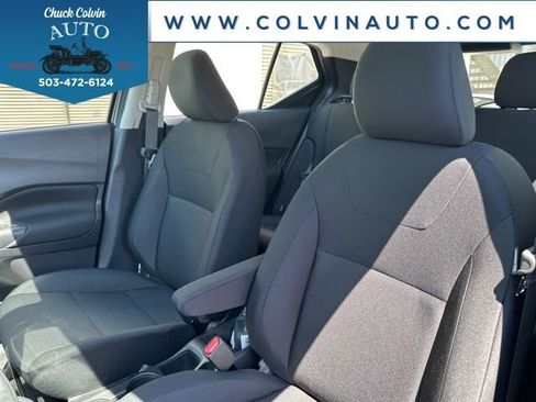 New 2025 Nissan Kicks Play S image 11